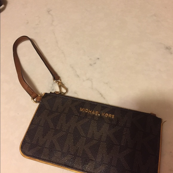 Michael Kors wristlet - Picture 3 of 7